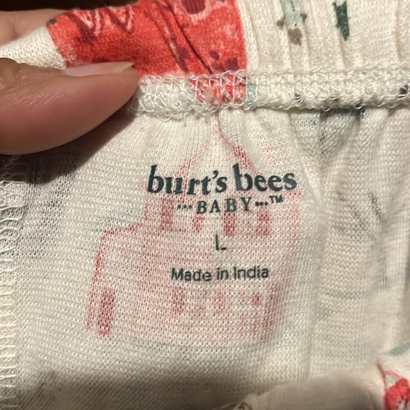 Burt’s bees baby size large PJ’s with a winter scene has side pockets and soft - Picture 6 of 6